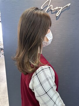 ノイ(Noy) 大人ベージュ×レイヤースタイル