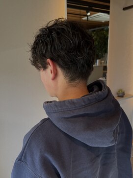 イト(iyto) センターパート×シャドーパーマ