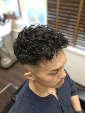 トバ(TOBA) スキンフェード+ツイストピンパーマ