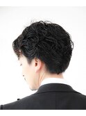ロングヘアパーマはウェットな質感でクールに
