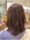 柔らかピンクベージュ×ミディアムレイヤー