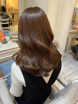 ネウィ 川崎(newi) 丸型卵形韓国風顔まわりレイヤーカットエアリーロング美髪川崎