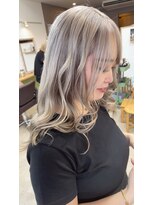 オリビアヘアー(OLIVIA HAIR) ブラウンインナーで動きを出したシルバーグレージュ
