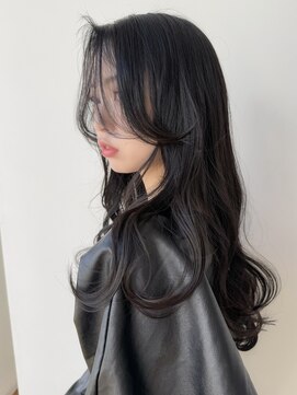 ソピ バイ インビテーション(sopi by invitation) 小顔カット 顔まわりカット 重めレイヤーカット センター分け