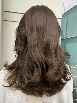 ティエラ 原宿 表参道(Tierra) 【桑原圭太】赤み消しイルミナカラーで染めるオリーブベージュ