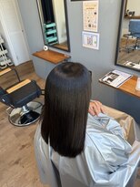 レアレア ヘアアンドライフ(LeaLea)&nbsp;ミルクティーブロンド/ダークブルー/デジタルパーマ/伊丹