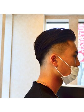 バーニーズ バーバークラブ(BARNEYS BARBER CLUB) スキンフェード