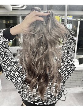 ジーナ 難波(Zina) 髪質改善*シルバーグレーカラー*美髪【Zina 難波】