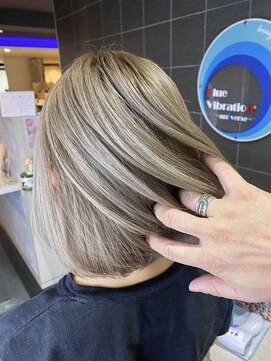 ブルーバイブレーション BlueVibration ボブonバレイヤージュ