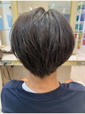センターパートニュアンスパーマツーブロック前下がりメンズヘア