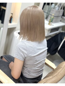 カリーナ(CARINA) ハイトーンカラー／ミルクティーベージュ