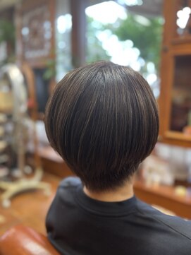 きらめく 白髪ぼかしショートボブ