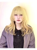 ブロンド/金髪/ハイトーン顔まわりレイヤー/バングカット