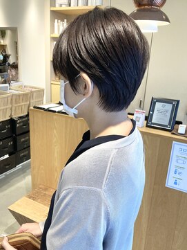 トリート 浦安店(TREAT) 大人可愛い20代30代40代黒髪前下がり丸みショート＿TREAT
