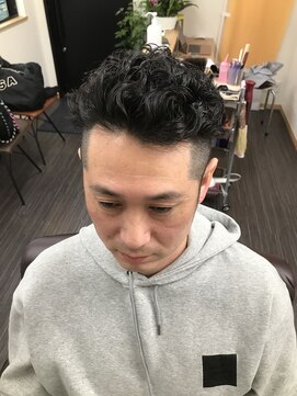 バンブルビー(BUMBLEBEE) ツーブロックパーマ