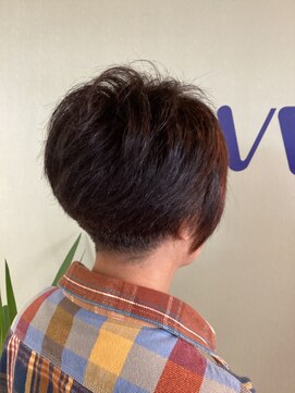 ウエーブ 刈り上げ前下がりショートボブ
