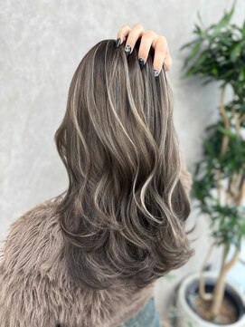 アルドーレフィエロ シンサイバシ(Ardore fiero shinsaibashi) コントラスト極ハイライト☆グレーベージュ