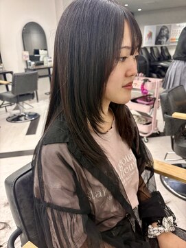 エミュ(emu) ロングヘア顔周りレイヤースタイル　美由紀