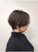 ショートヘア 耳掛け 黒髪