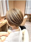 明るい白髪染めショート
