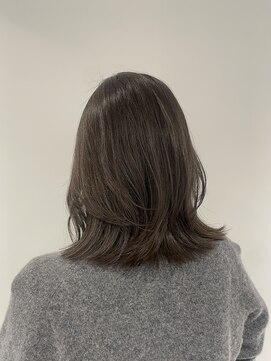 ムード(MOOD,) ダークアッシュ/ミディアムレイヤーカット/大人ガーリー/銀座