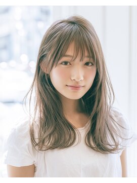 トワ 仙台店(toi) アッシュグレージュ×くびれレイヤー｜韓国風ミディアム