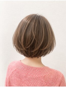 ユウ 香久山店(U)の写真/ダメージレスにこだわったカラー剤は、頭皮や髪への負担が少なく艶のある上品な仕上がりを実現してくれます