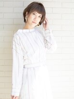 ノイン(noine)&nbsp;全身をホワイトでまとめると、クリーンで清潔感溢れる