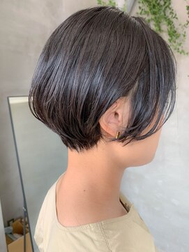テトヘアー(teto hair) ショートボブ、前下がりショート、黒髪、スリーク