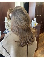 レイラバイアフロート 吉祥寺(Lila by afloat)&nbsp;カッコ可愛いウェーブレイヤーショコラベージュ20代30代40代