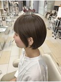 オリーブベージュ　ショートボブ