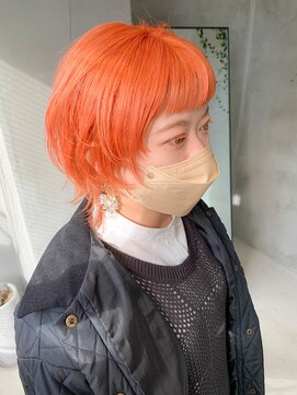テトヘアー(teto hair) オレンジベージュ、ペールオレンジ、ウルフカット、オン眉