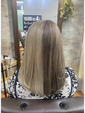 シェルビー 新宿(SHELBe) ハイトーン×シアココアベージュ[新宿/ヘッドスパ/白髪染め]