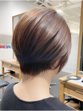 エムプラス 二子玉川(Mplus) 大人可愛い20、30,代　スッキリショート　夏目サトル