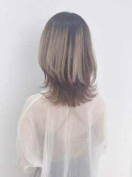 リコバイリリー 日吉(Lico by Lily) 32ミリのアイロンで仕上げるミディアムウルフ「LICO日吉」