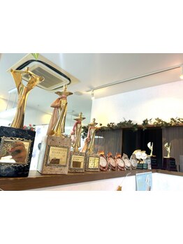 一人ひとりの髪質や骨格、個性をしっかり見極め、経験豊富なスタイリストが”似合わせstyle”をご提案♪