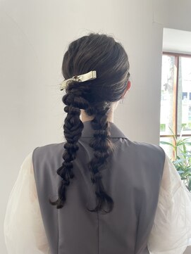 ヘアーアンドメイクアップモパ 編みおろしヘア