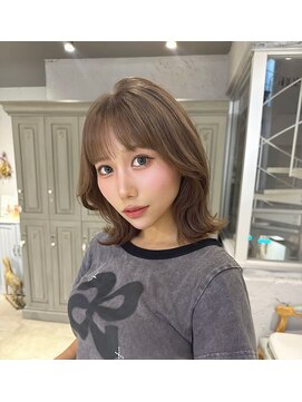 カシュカシュ 表参道(cache cache) ミディアムレイヤー韓国ヘアミルクティーベージュ