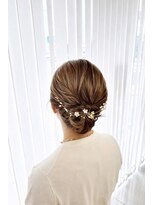 ロハスバイケンジ(LOHAS by KENJE)&nbsp;結婚式お呼ばれヘア ゆるふわシニヨンヘアアレンジ