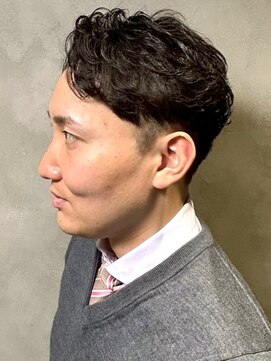 ディスイズバーバーサード(THIS IS BARBER 3rd) ニュアンスパーマ 黒髪ショート ビジネス フェザーパーマ