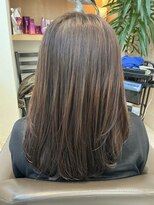ウイバイファースト(u'i by first)&nbsp;カットはワンレンスタイル カラーはグラデーションカラー