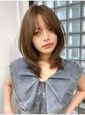 レイヤーカット　顔周り　ベージュカラー　透明感