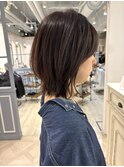 くびれミディアムレイヤーウルフアッシュグレージュ