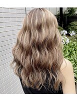 ピヨン 心斎橋(piLLon)&nbsp;3Dハイライトカラー☆プラチナベージュ