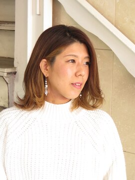 レイアンドアビオン(RAY&ABION) フェイスフレーミング&インナーカラー　外ハネスタイル