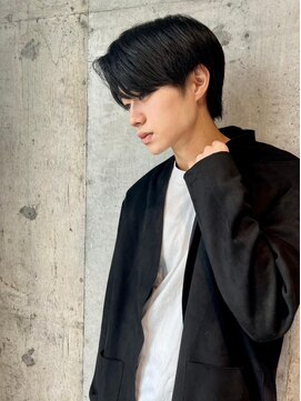 キュー(Cue_) ナチュラルストレートセンターパート