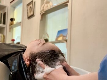 カミヤ(kamiya)の写真/頭皮の汚れを除去し、髪のハリ・コシUP☆頭皮をほぐして、髪も心もリフレッシュ♪頭皮洗浄地肌から健康に＊
