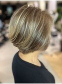 褪色したベースにローライトを足して立体感のあるデザインに