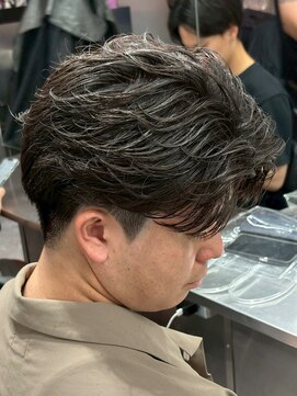 ゼノ 海老名(XENO) シャドウパーマラウンドマッシュフェザーパーマメンズパーマ眉毛