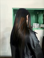 コエル(KOER) 深い緑に鮮明なオレンジ